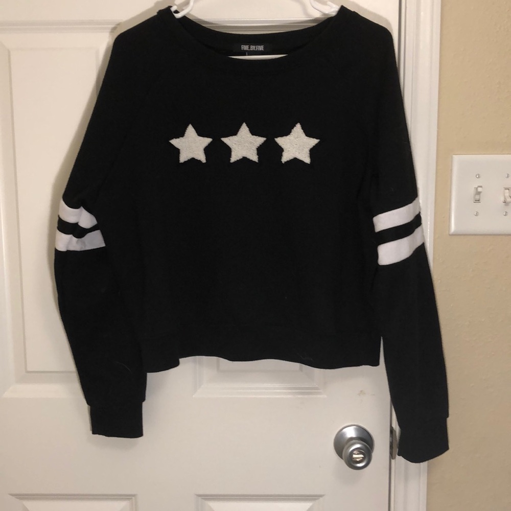 Black long-sleeved shirt